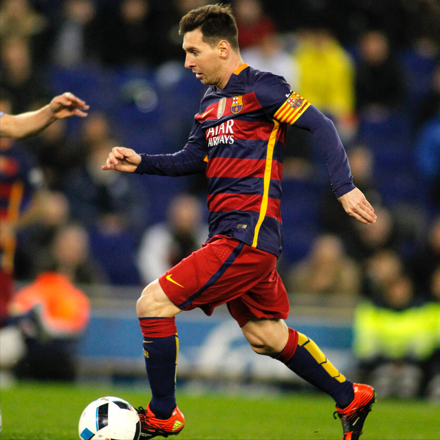 巴萨磨刀霍霍待战，誓夺联赛冠军头衔(巴萨再获争冠主动权)